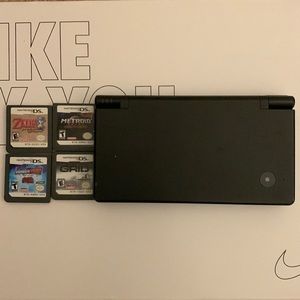Black Nintendo ds with 4 games including Zelda phantom hourglass
